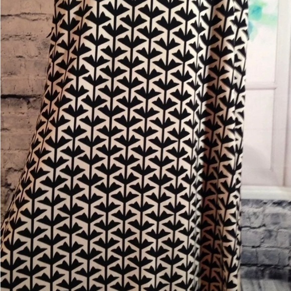 Lovely Black and White Max Studio Dress - Picture 3 of 12